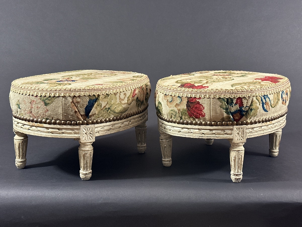 Paire de repose pied tabouret louis XVI tapisserie bois sculpté laqué décor -photo-2
