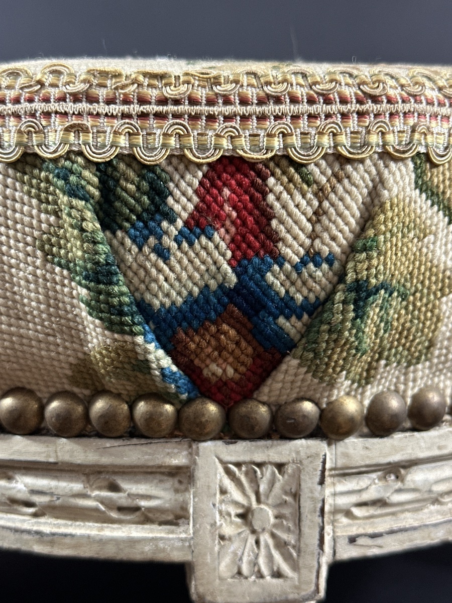 Paire de repose pied tabouret louis XVI tapisserie bois sculpté laqué décor -photo-6