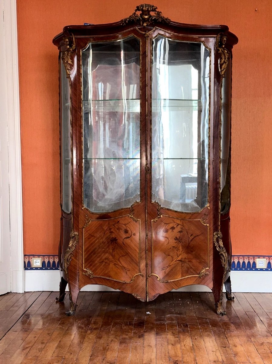 Large Louis XV Display Case With Curved Glass, Marquetry, And Gilded Bronze In The Style Of François Linke, Paris-photo-1