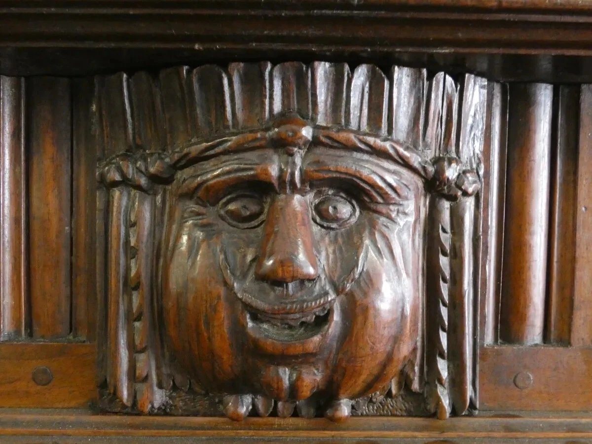 Buffet Louis XIII en Noyer grotesque bois sculpté Art Populaire 17 ème décor de Château   -photo-1