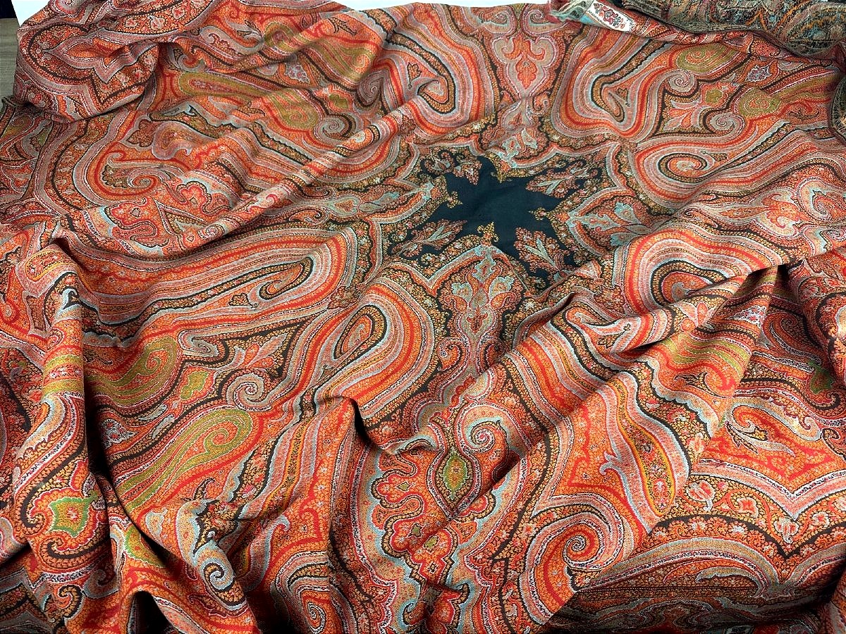 Grand châle en cachemire du 19e. Lyon Paris jacquard textile  carré 180 cm décor textile tissu