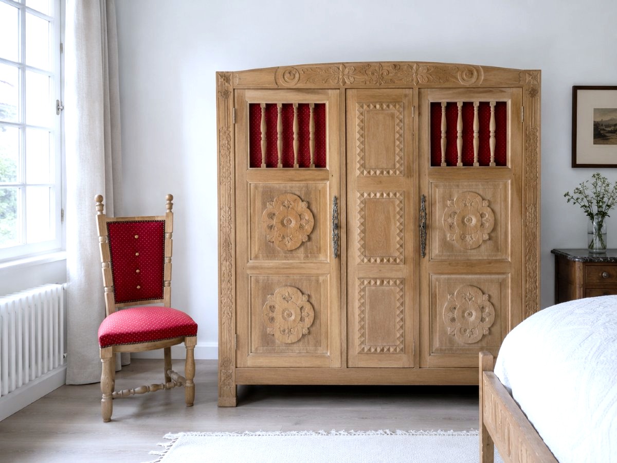 Maison Souyeux  Chambre Basque design 1950 armoire de Mariage chaise lit chevet déco néo basque
