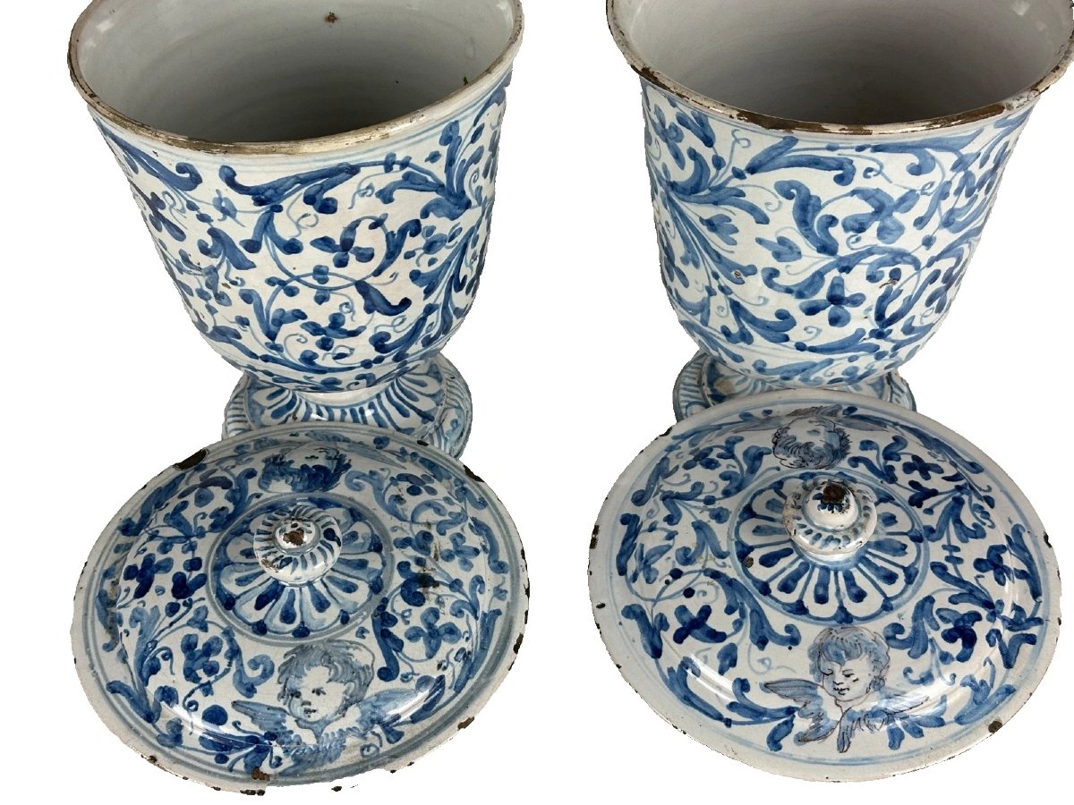 Pair Of 17th-century Earthenware Vases With Lids, Featuring An Antique-style Portrait In A White-and-blue Medallion, 26 Cm -photo-3