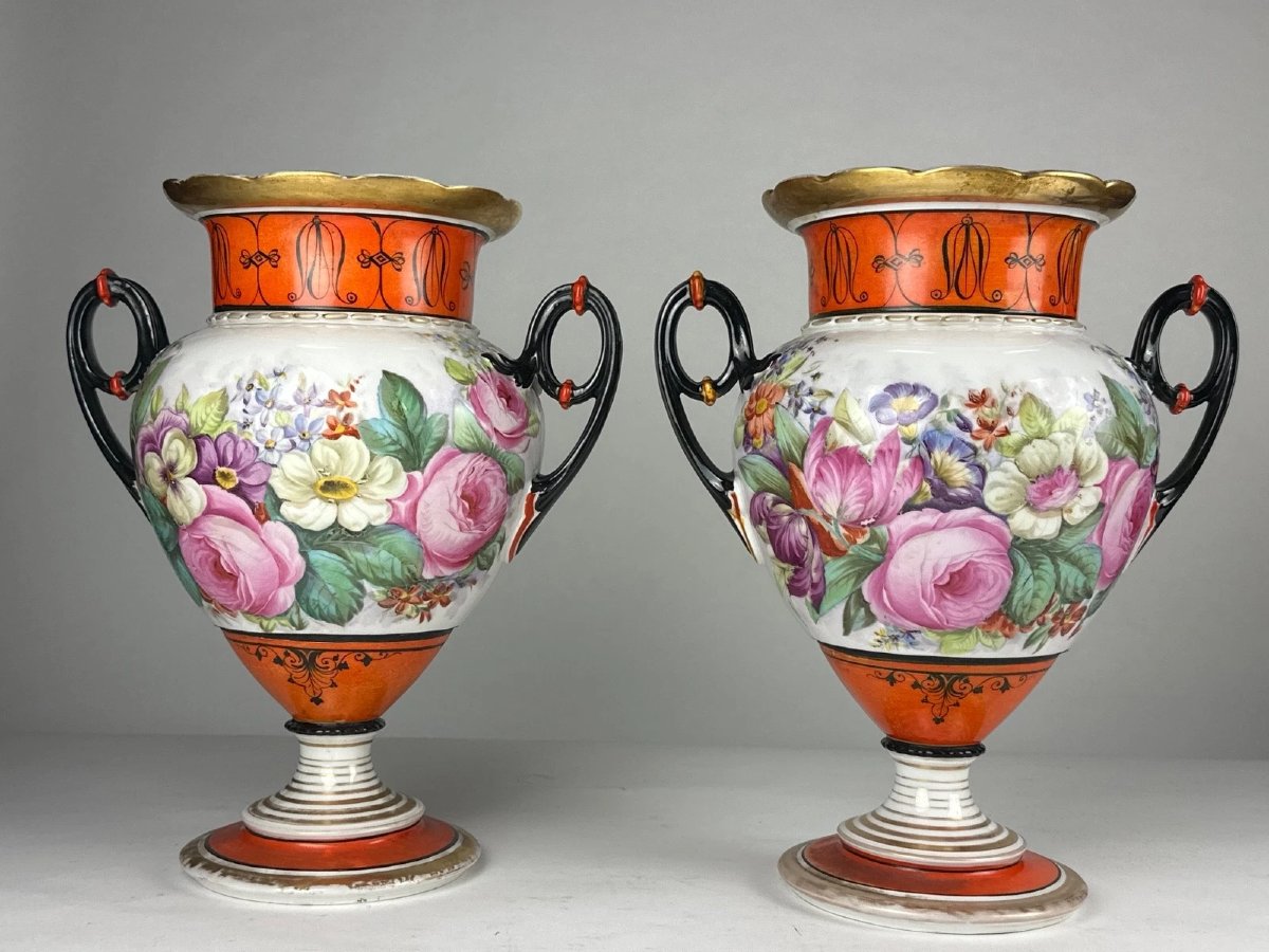 Paire de Vases Médicis Porcelaine de Paris décor bouquet de rose 19e 36cm