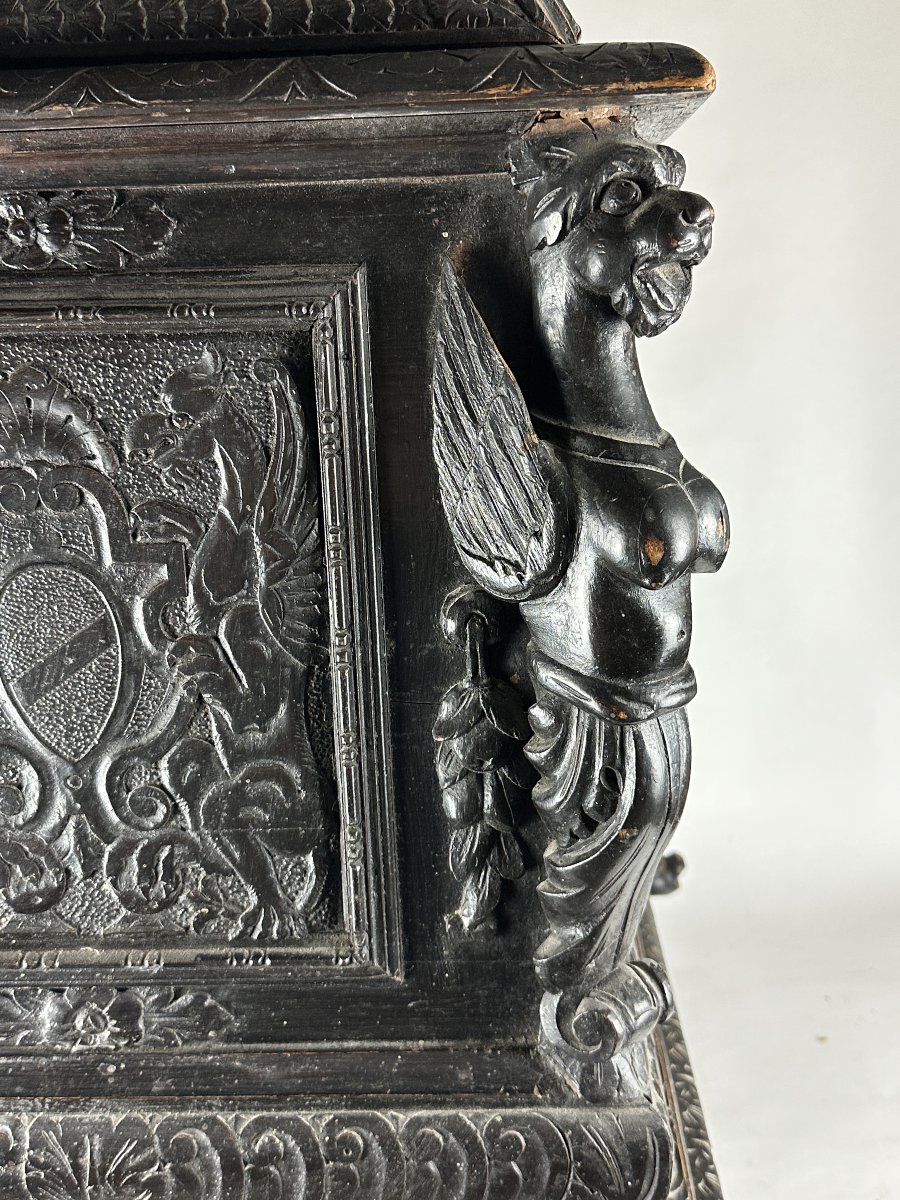 Large Cenotaph Chest, Carved Wood, Gothic Revival Style, Featuring A Grotesque Dragon By Sambin, 19th Century-photo-6