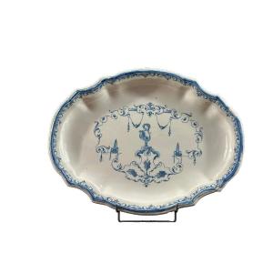 Large 18th Century Earthenware Dish, Decorated With Bérain Blanc Bleu Ardus 43 Cm