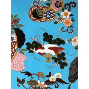Grand plat Japon fond bleu turquoise éventail fleurs émail cloisonné écaille 19e
