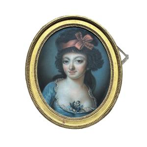 Pastel Louis XVI Portrait Of A Young Woman With A Red Ribbon Oval Gilded Pearl Frame