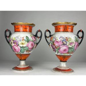 Paire de Vases Médicis Porcelaine de Paris décor bouquet de rose 19e 36cm