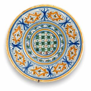 Plat faïence d'époque Renaissance majolique Montelupo Italie XVe damier