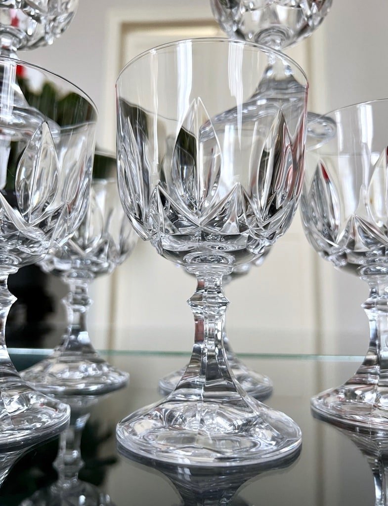 Service de 8 verres à vin en cristal
