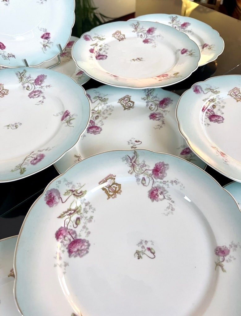 Service Assiettes Plates  En Porcelaine Fine - D&eacute;cor Romantique Fleurs d&#039;&oelig;illets Monogrammes-photo-4