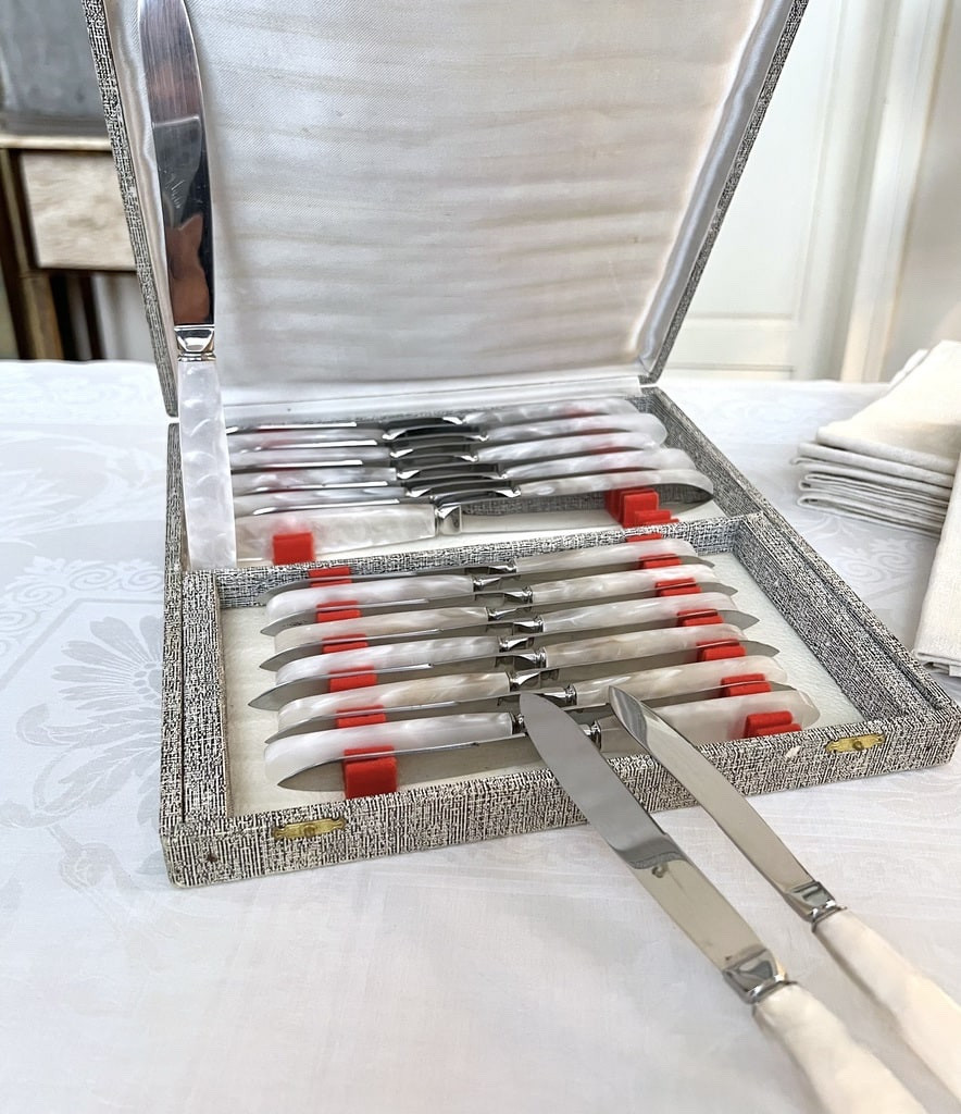 12 Vintage Table Knives And 12 Dessert Knives - Mother-of-pearl Effect Handle And Stainless Steel Blades-photo-3