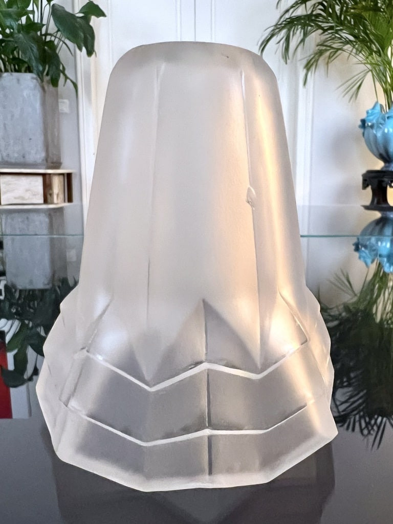 Tulipe pour luminaire Art Déco signée Degué - Verre dépoli - lampe lustre-photo-2