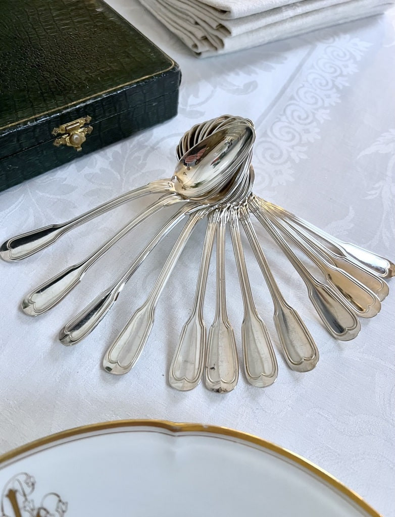 Cuillères à Dessert En Métal Blanc Modèle Aux Filets - Coffret Couverts 