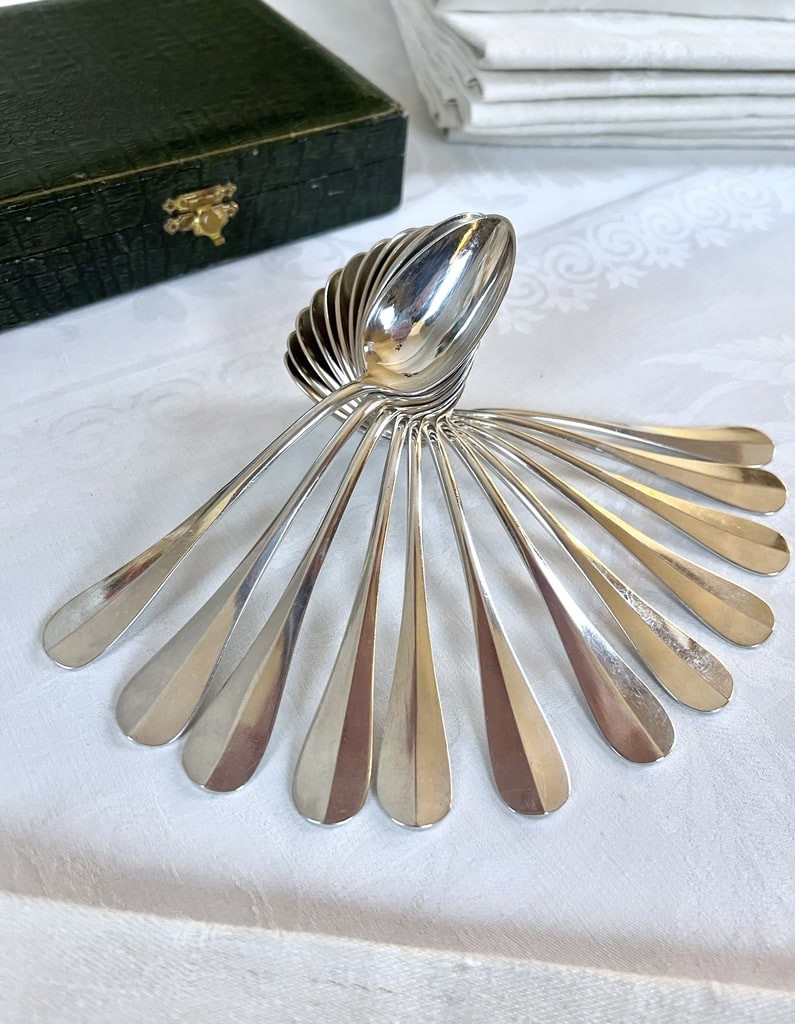 Cuillères à Dessert en Métal Blanc -  20e siècle - Coffret Ménagère-photo-3