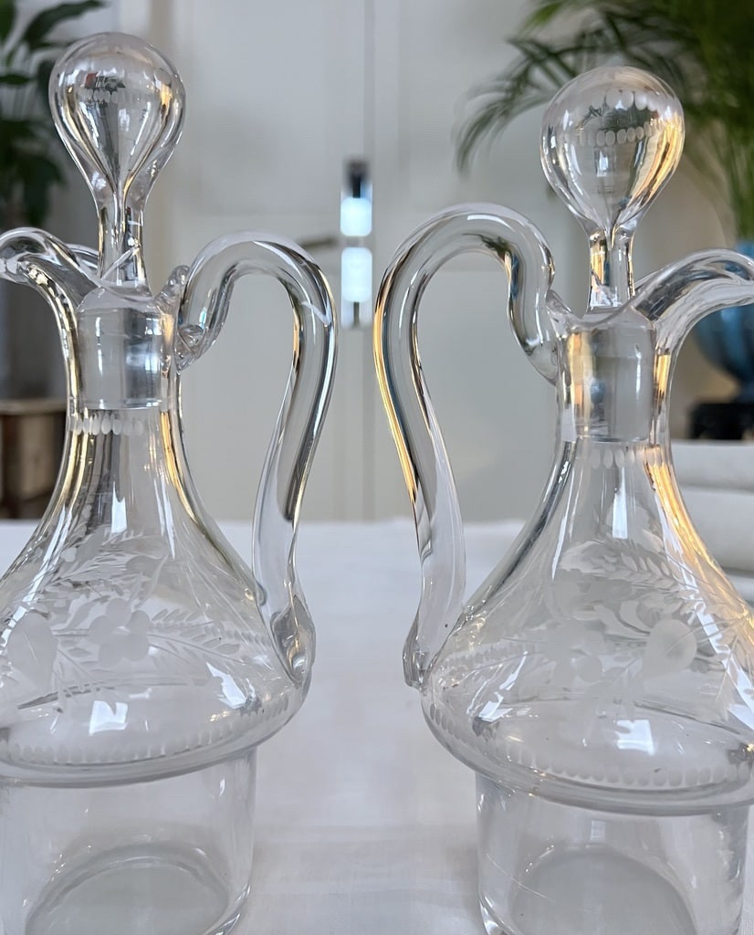 Silver-plated Metal Oil And Vinegar Set - Hand-blown Glass Cruets With Engraved Decoration-photo-3