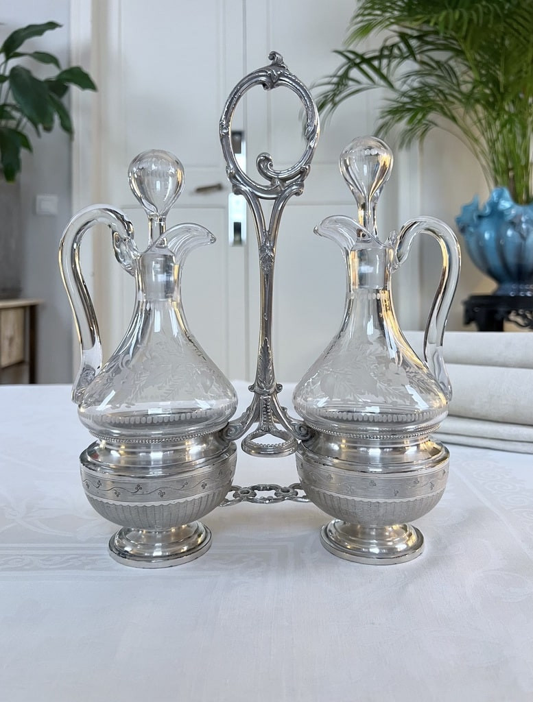 Silver-plated Metal Oil And Vinegar Set - Hand-blown Glass Cruets With Engraved Decoration