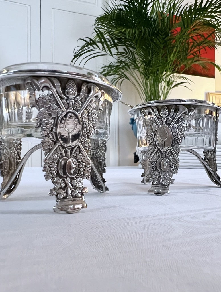 Salerons - Saltcellar And Pepperpot - Silver Plated Regulator With Embossed Vine Motif - Glassware-photo-2