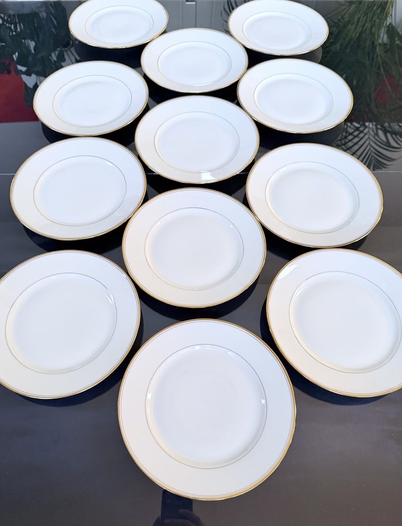 Assiettes plates en porcelaine blanche filets à l'or fin - Cirot Gadouin - 20e siècle-photo-1
