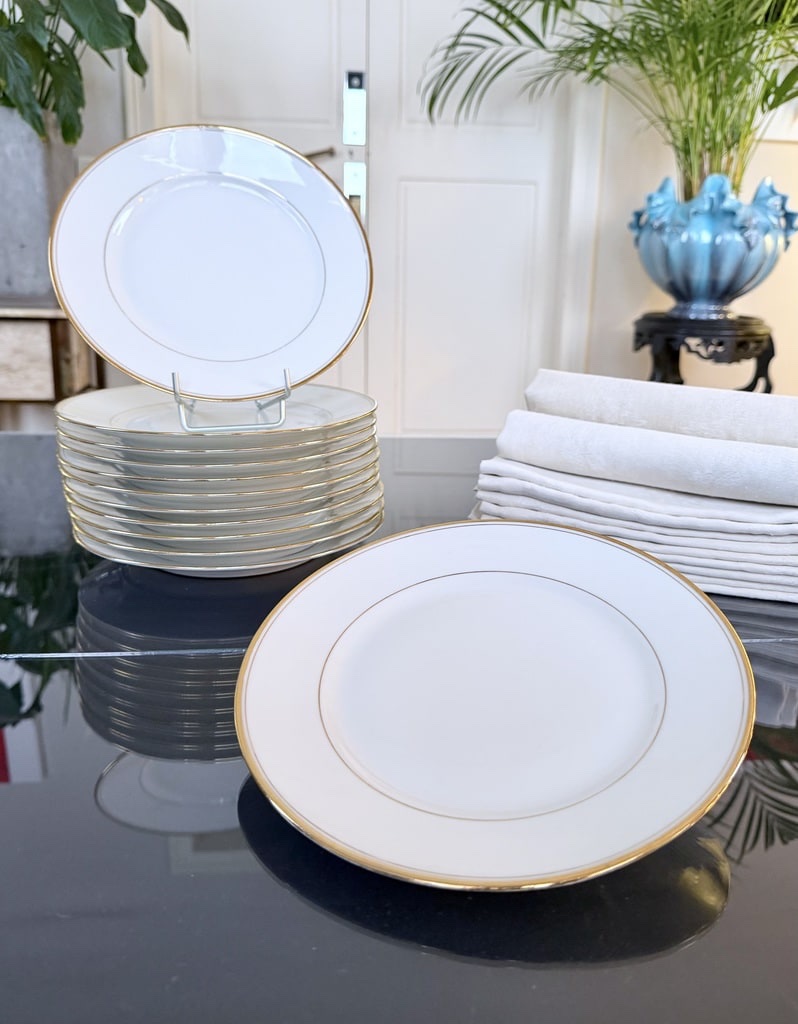 Assiettes plates en porcelaine blanche filets à l'or fin - Cirot Gadouin - 20e siècle