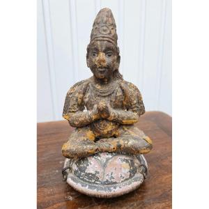 Bouddha Divinité Asiatique En Prière, Sujet En Bois Sculpté Anciennement Doré Et Peint.  