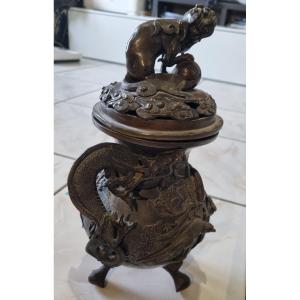 Perfume Burner Chinese Tripod Censer In Chinese Bronze Decor Of Dragons. 