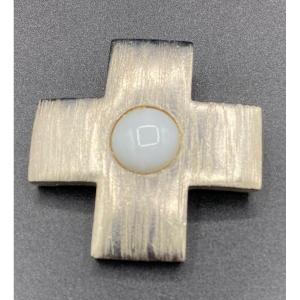  Yves Saint Laurent, Brooch In The Shape Of A Greek Cross In Golden Metal 