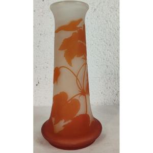 GALLE, Vase à Décor De Feuilles Orangées Sur Fond Bla