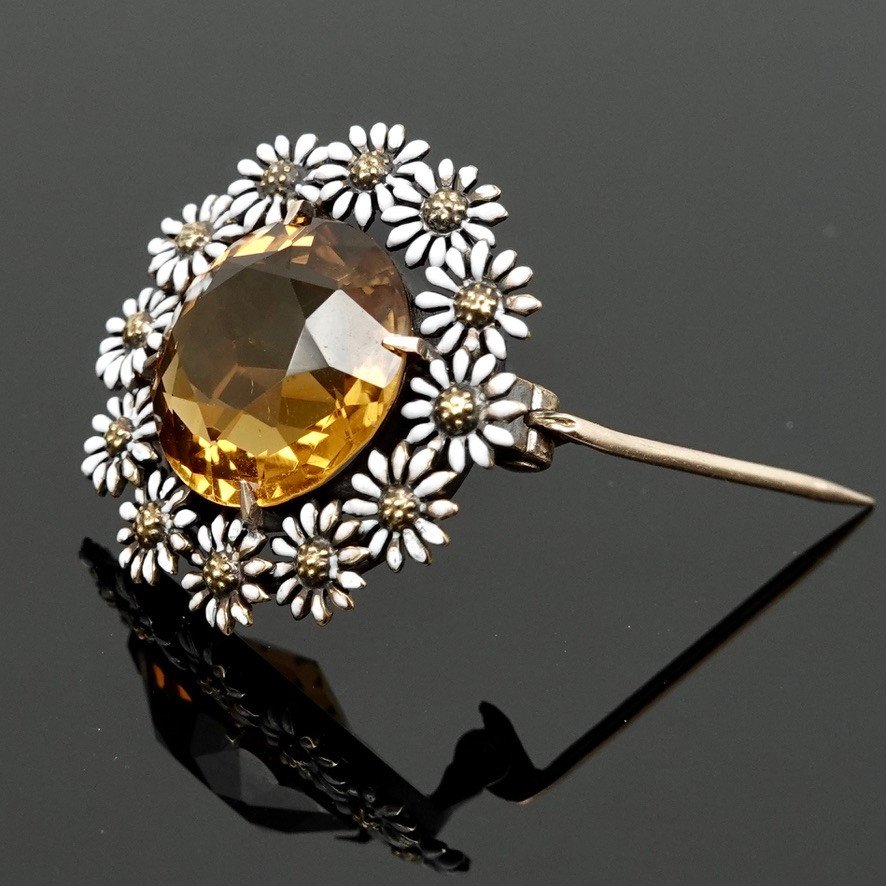 Charming Carter Brooch, Gough & Co, 14 Carat Gold, White Enamel And Faceted Yellow Stone-photo-4