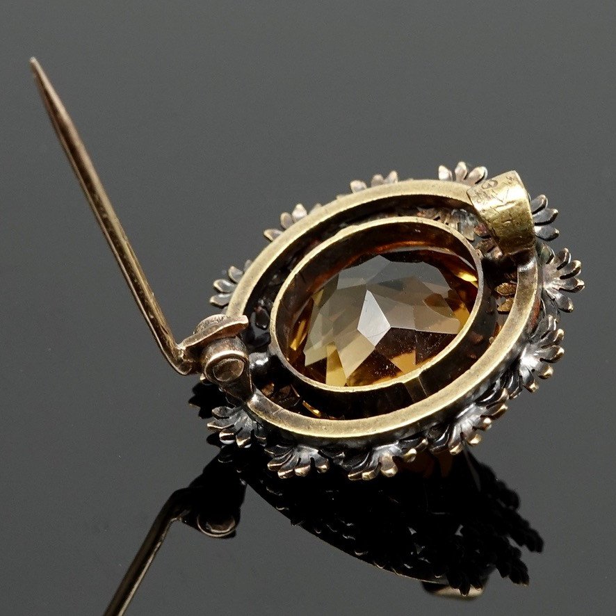 Charming Carter Brooch, Gough & Co, 14 Carat Gold, White Enamel And Faceted Yellow Stone-photo-1