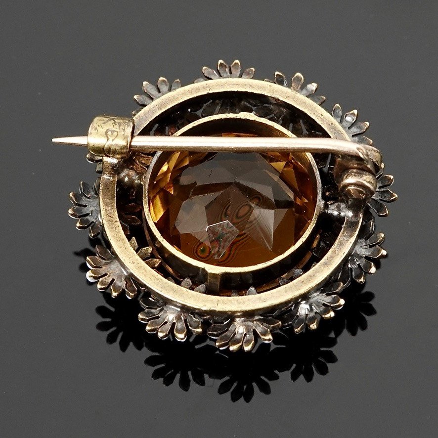 Charming Carter Brooch, Gough & Co, 14 Carat Gold, White Enamel And Faceted Yellow Stone-photo-2