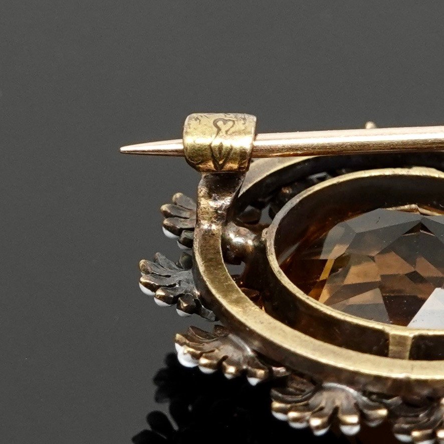 Charming Carter Brooch, Gough & Co, 14 Carat Gold, White Enamel And Faceted Yellow Stone-photo-3