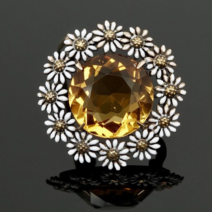 Charming Carter Brooch, Gough & Co, 14 Carat Gold, White Enamel And Faceted Yellow Stone