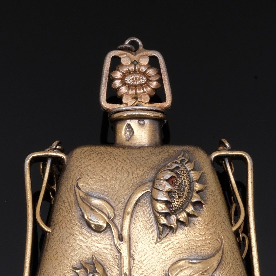 Camille Gueyton Art Nouveau Perfume Bottle Pendant In Vermeil Decorated With Sunflowers-photo-3