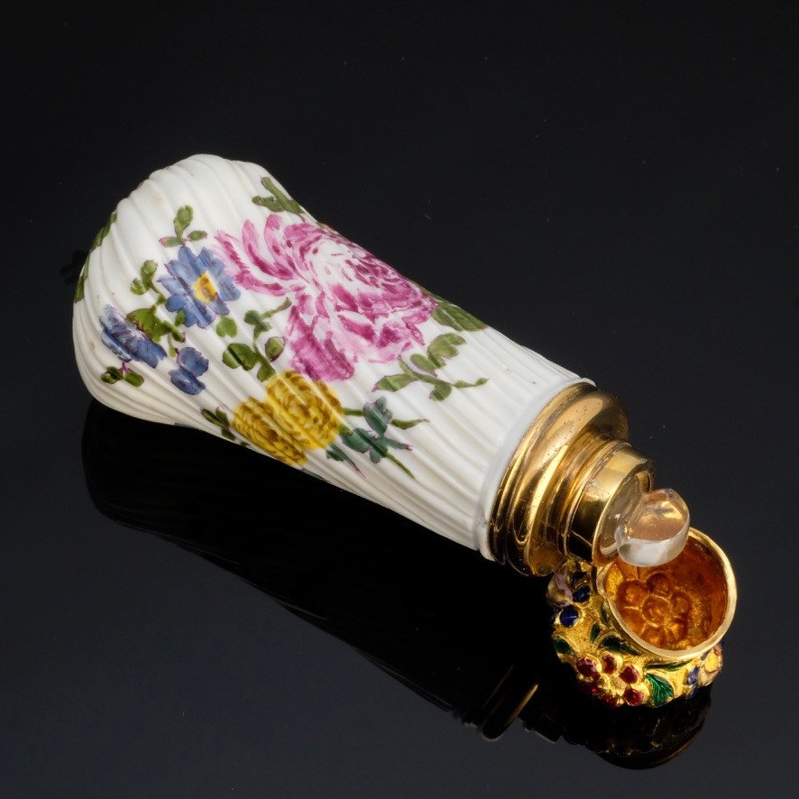 Flacon &agrave; Sels-parfum Porcelaine 18&egrave;me Si&egrave;cle, Bouchon Or &eacute;maill&eacute; -photo-2