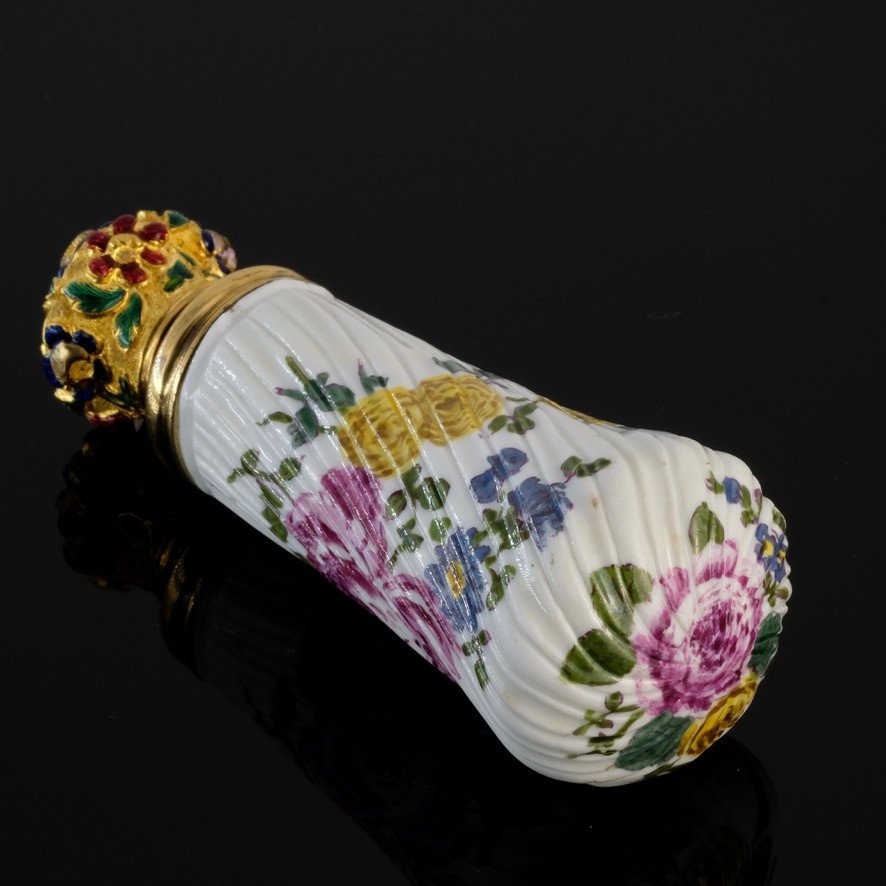 Flacon &agrave; Sels-parfum Porcelaine 18&egrave;me Si&egrave;cle, Bouchon Or &eacute;maill&eacute; -photo-4