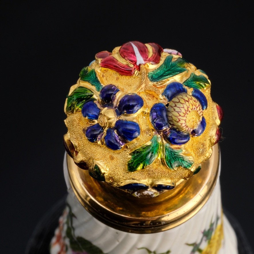 Flacon &agrave; Sels-parfum Porcelaine 18&egrave;me Si&egrave;cle, Bouchon Or &eacute;maill&eacute; -photo-1