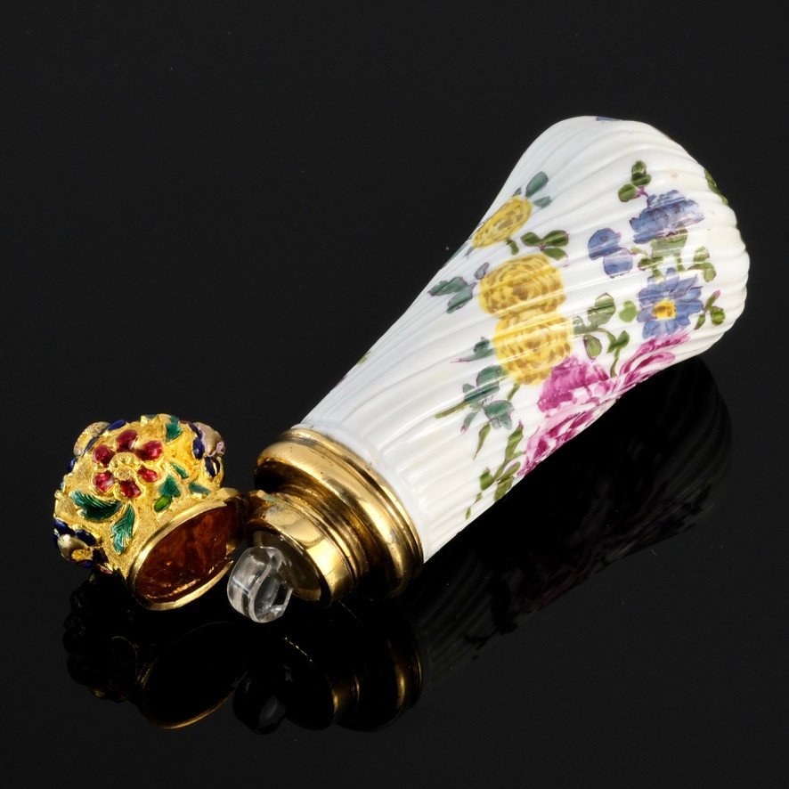 Flacon &agrave; Sels-parfum Porcelaine 18&egrave;me Si&egrave;cle, Bouchon Or &eacute;maill&eacute; -photo-3