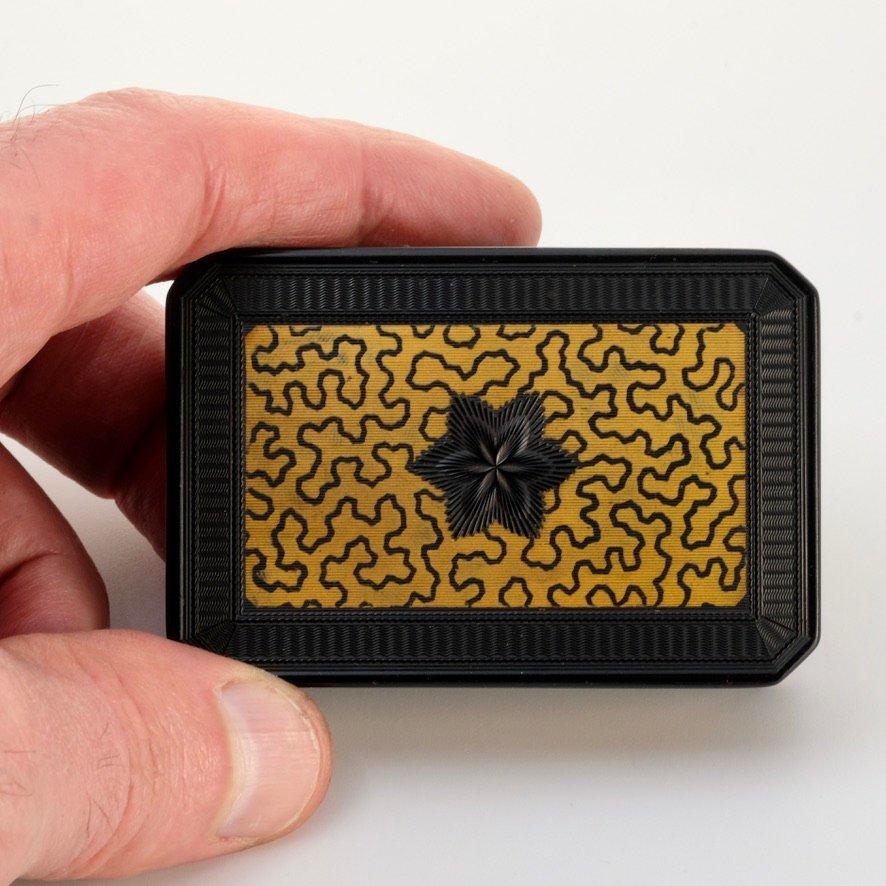 Tortoiseshell Snuffbox With Guilloche Pattern And Yellow Composition, Early 19th Century-photo-5