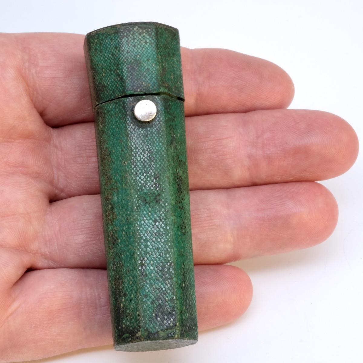 Nécessaire à Saignée Octogonal Galuchat Avec 6 Flammes, 18ème Siècle.-photo-7