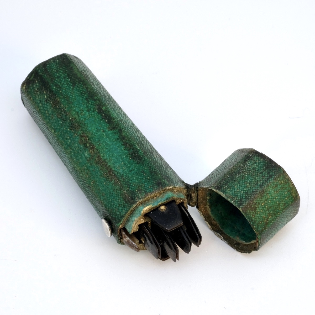 Nécessaire à Saignée Octogonal Galuchat Avec 6 Flammes, 18ème Siècle.-photo-4