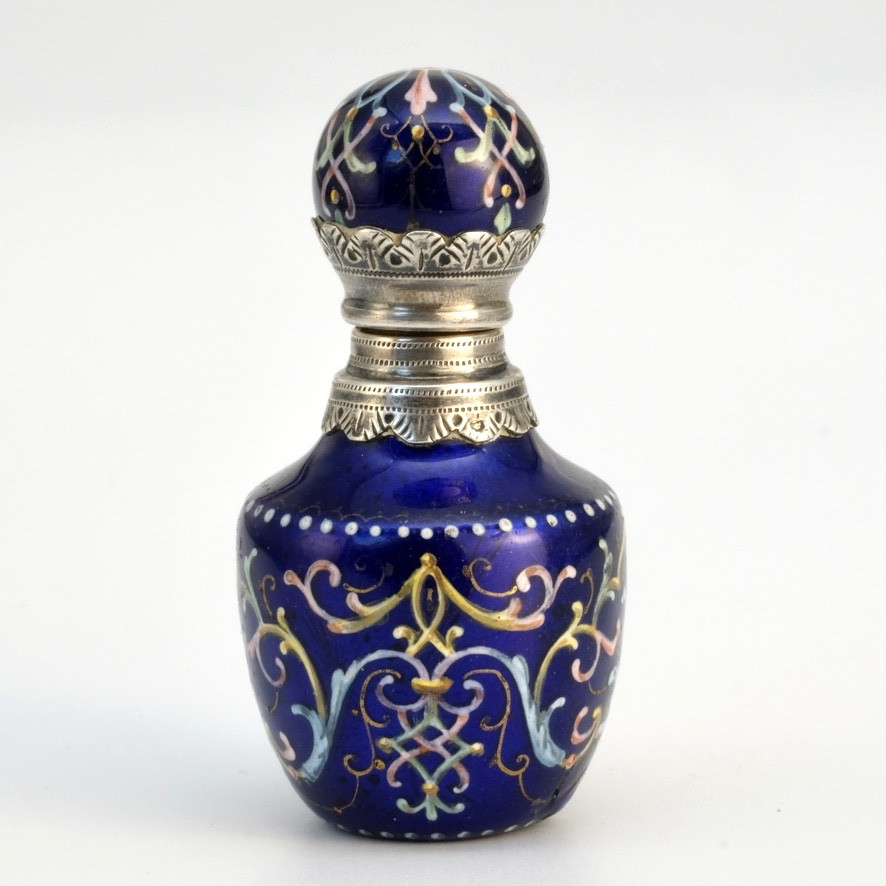 Flacon à sels argent émaillé style renaissance 19ème siècle