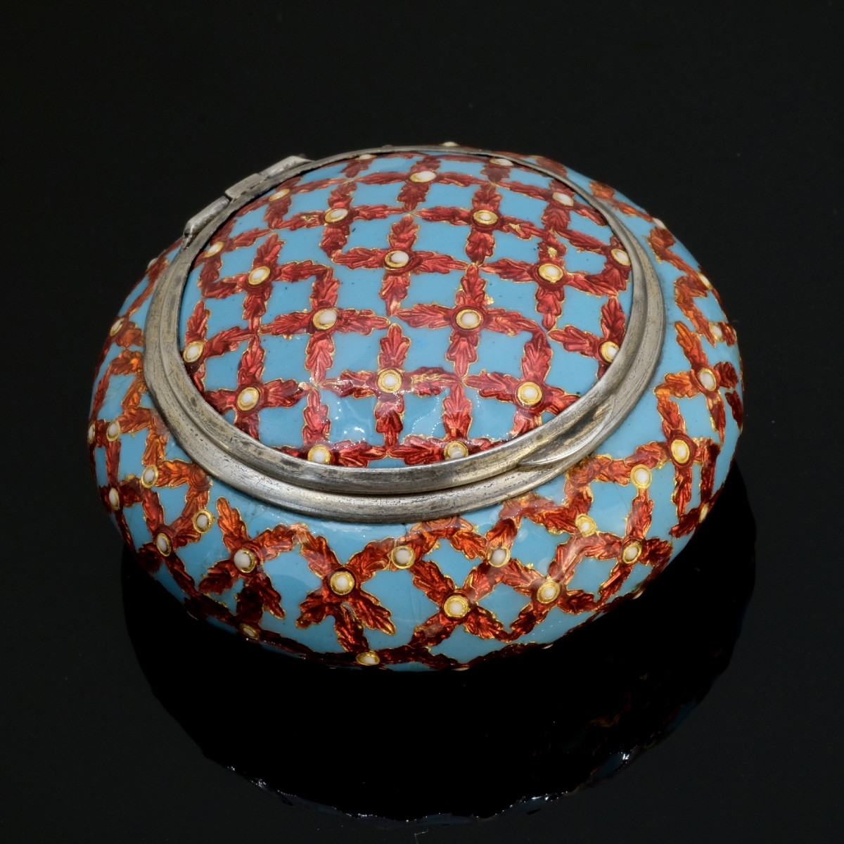 Boite à Pilules en Emaux Bressans et Argent  19ème siècle