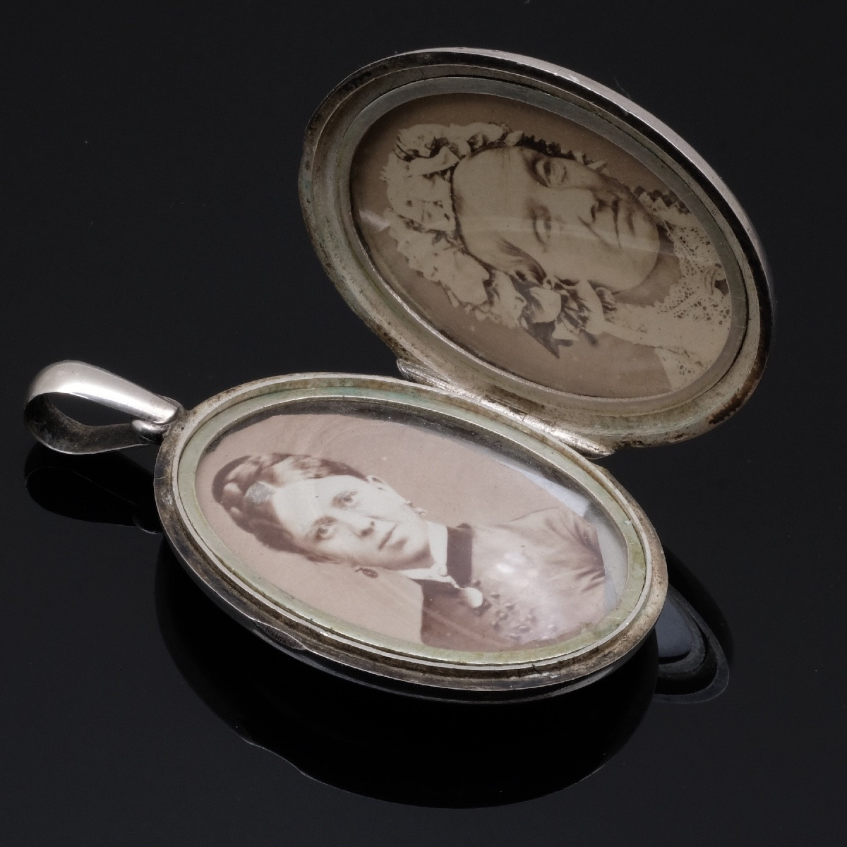 Victorian Silver Monogrammed Medallion, 19th Century, Period Photographs-photo-3