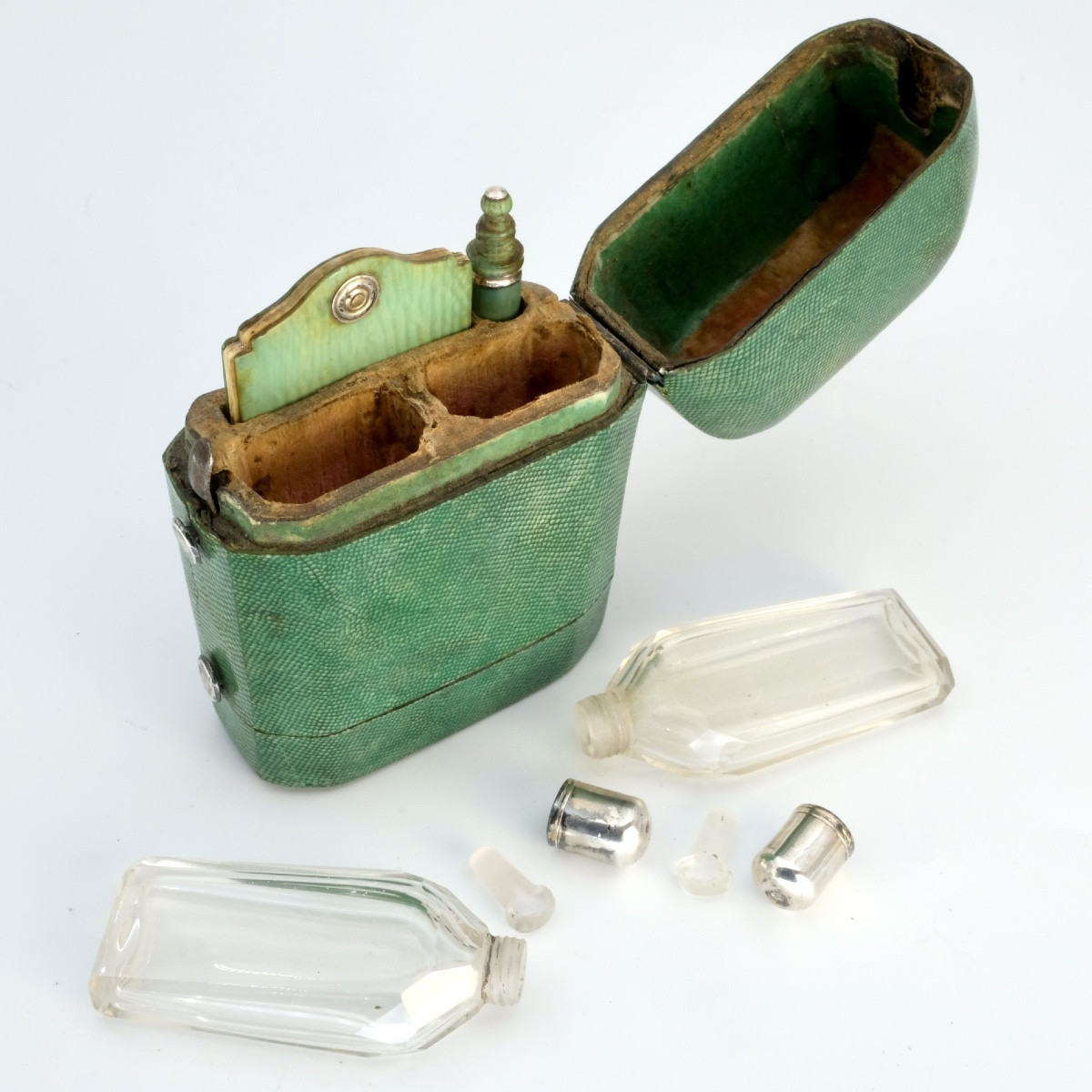 N&eacute;cessaire galuchat double flacons avec boite &agrave; mouches 18&egrave;me si&egrave;cle-photo-2