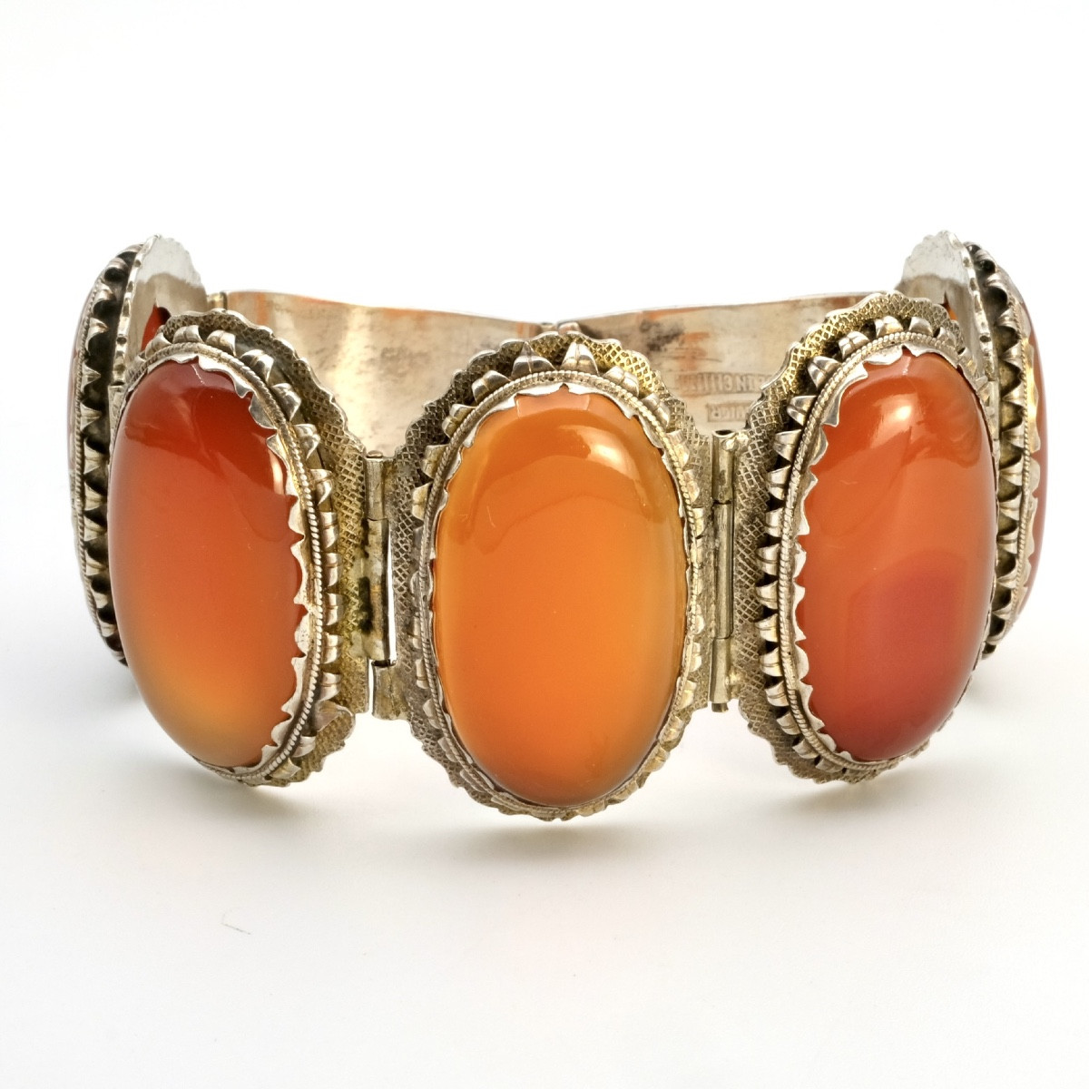 Bracelet argent repoussé et cornalines, années 30