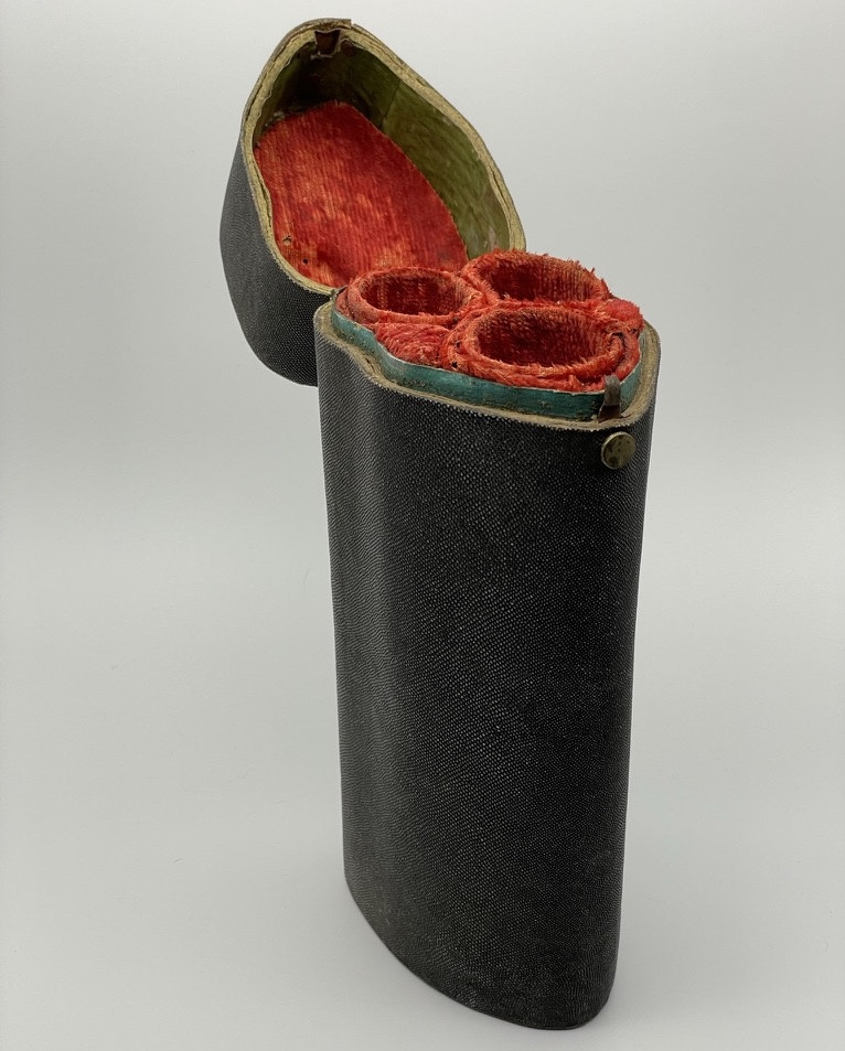 Grand étui Pour Flacons et outil En Galuchat Gris XVIII ème Siècle