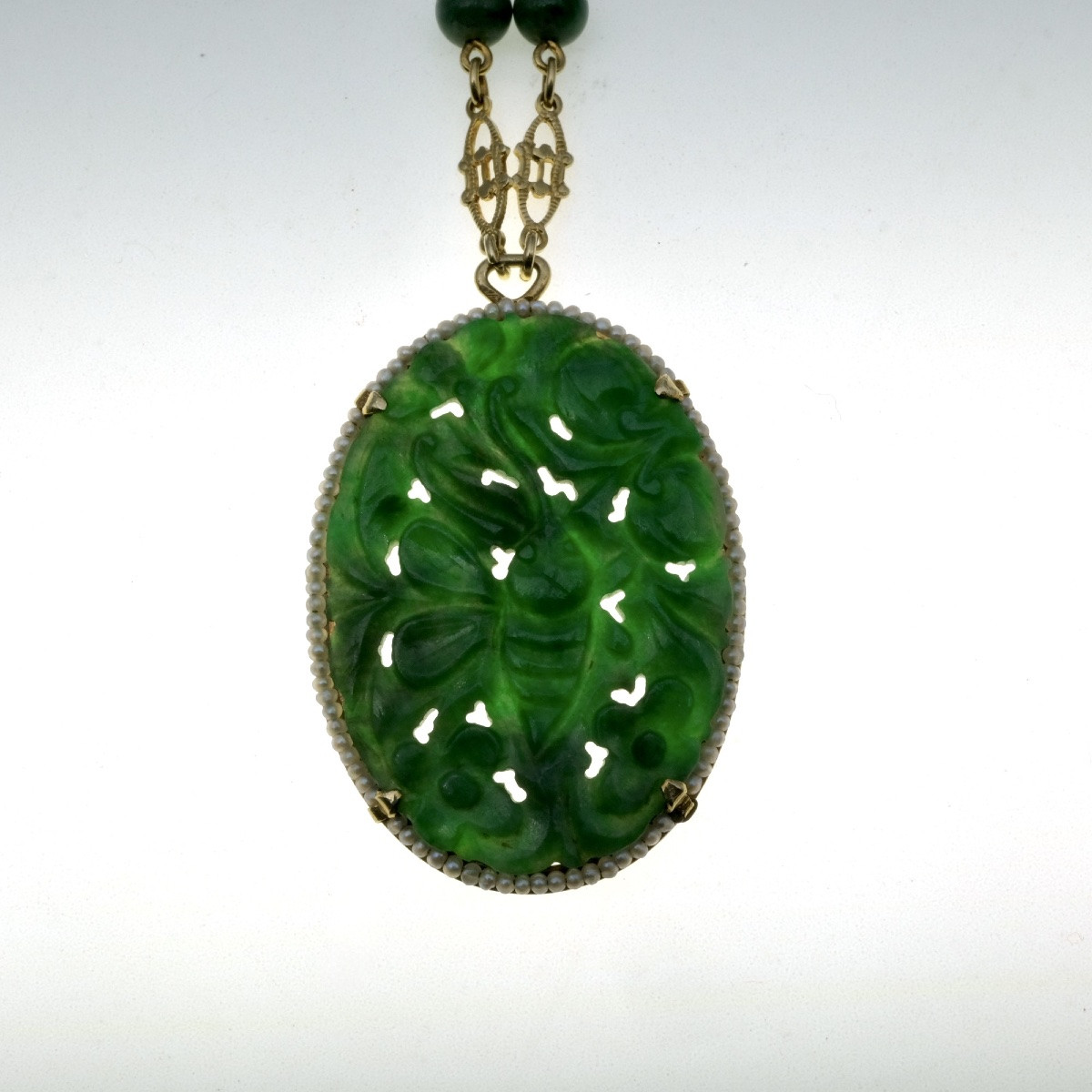 Art Deco  Lavalliere Necklace In Gold, And Jadeite Carved Butterfly-photo-4