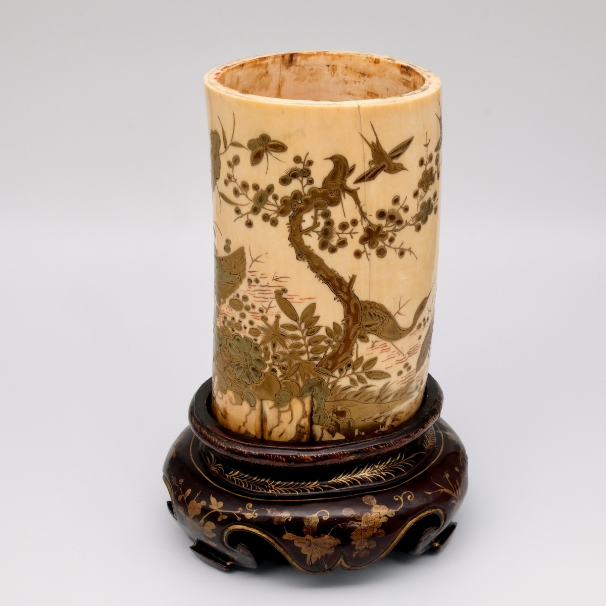Pot à pinceaux Meiji soclé, décor laqué or, 19ème siècle